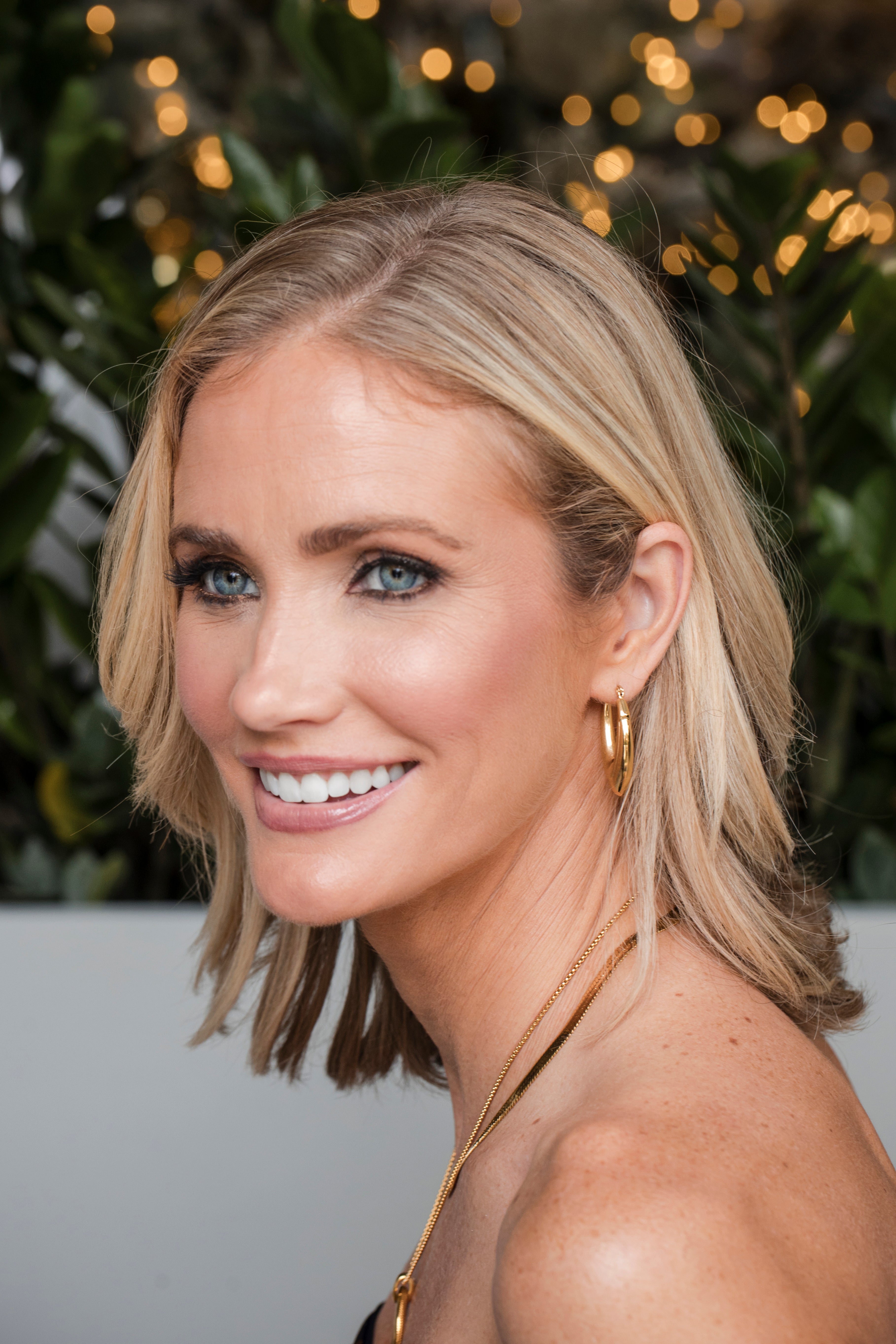 V-Shaped Hoop Earrings Gold